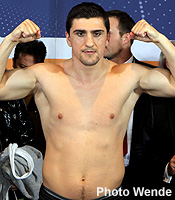 Marco Huck hits on break, fight ruled a No Contest