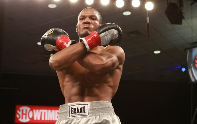 Julian Williams faces off with Jeison Rosario