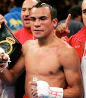 Marquez beats Barrera for 130-pound world title